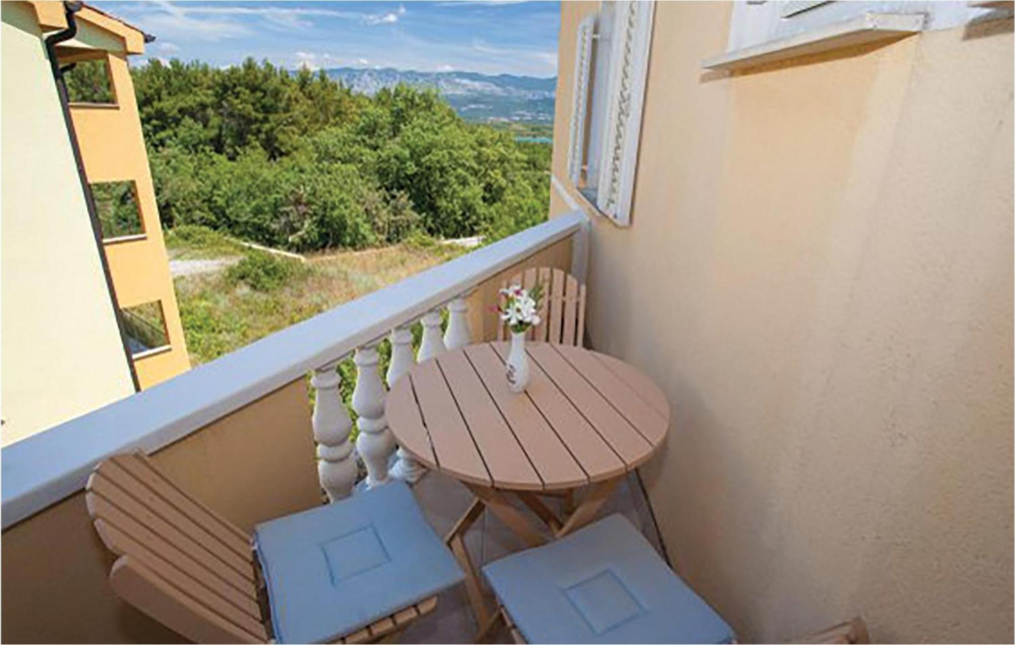 1 Bedroom Beautiful Apartment In Malinska Exterior foto