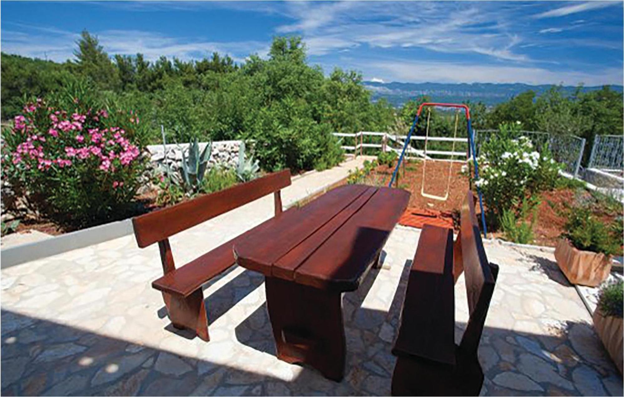 1 Bedroom Beautiful Apartment In Malinska Exterior foto