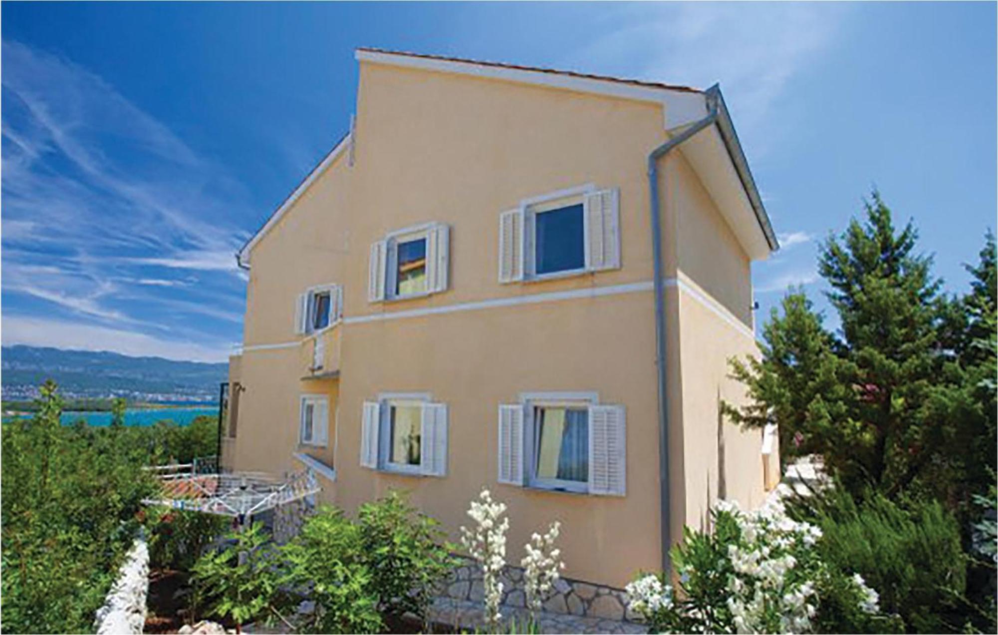 1 Bedroom Beautiful Apartment In Malinska Exterior foto