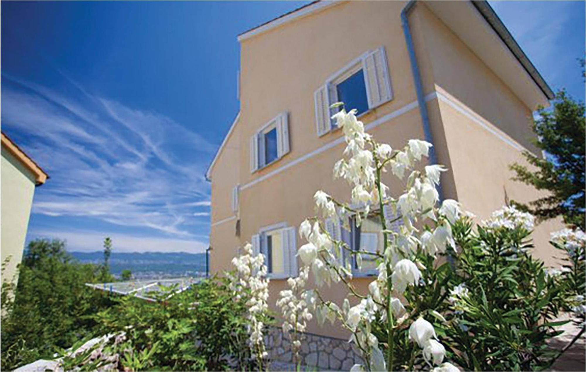 1 Bedroom Beautiful Apartment In Malinska Exterior foto
