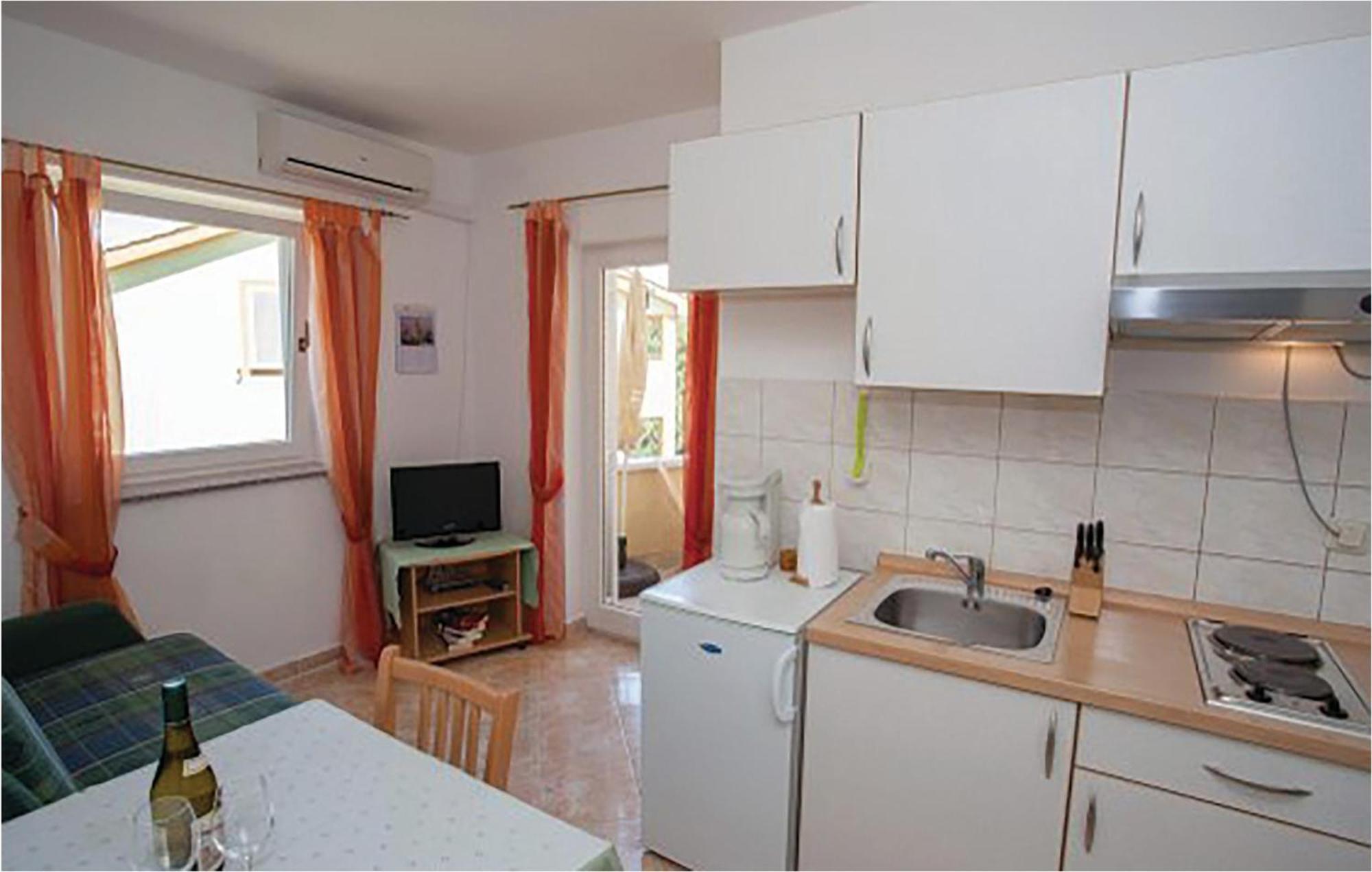 1 Bedroom Beautiful Apartment In Malinska Exterior foto